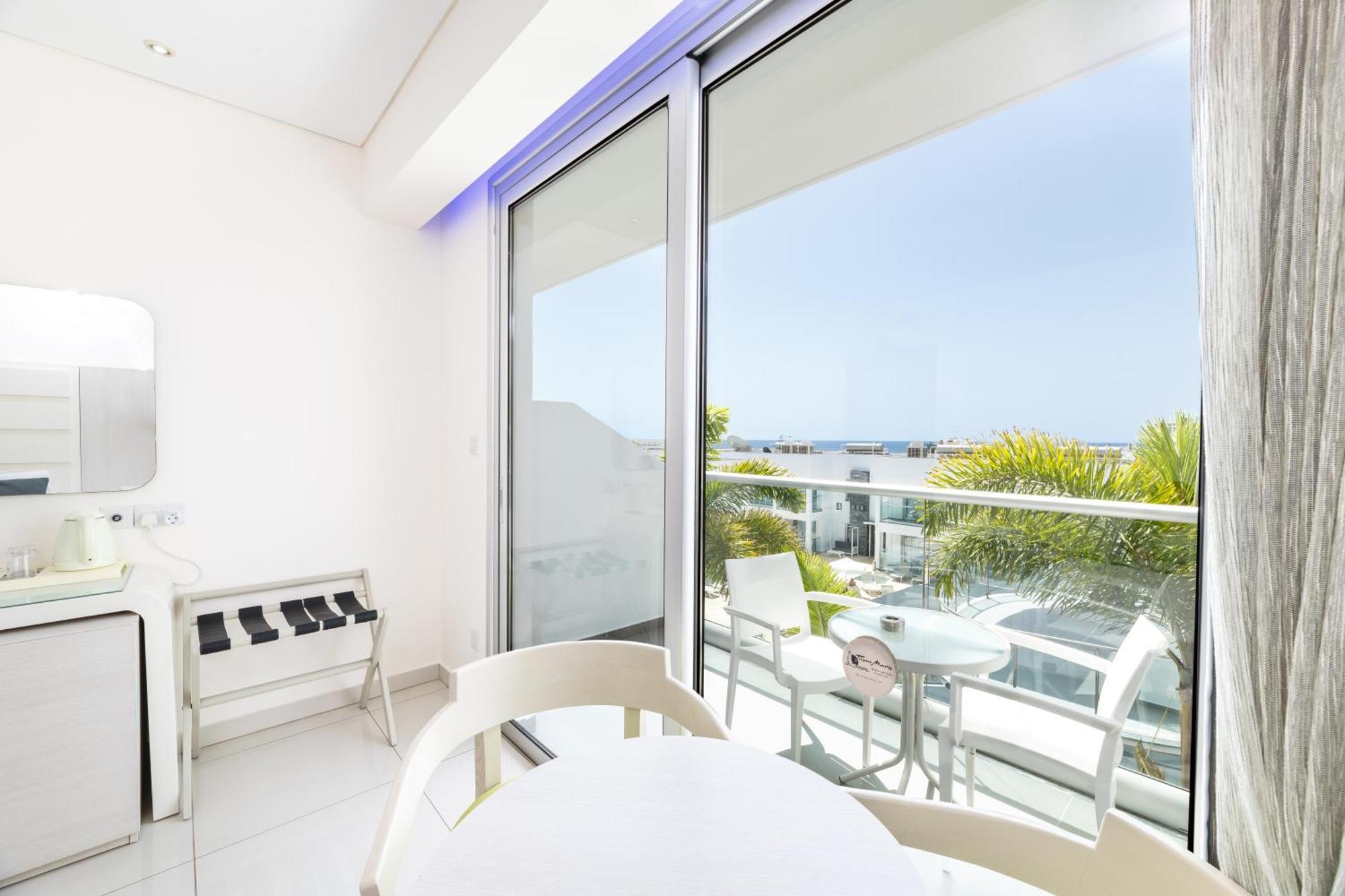 Tasia Maris Oasis Ayia Napa Habitación foto
